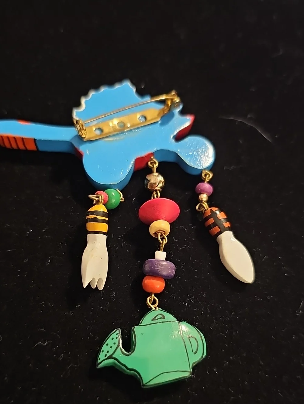 Unbranded Whimsical Garden Wheelbarrow Brooch  Multi Vintage Kitsch Size OS
